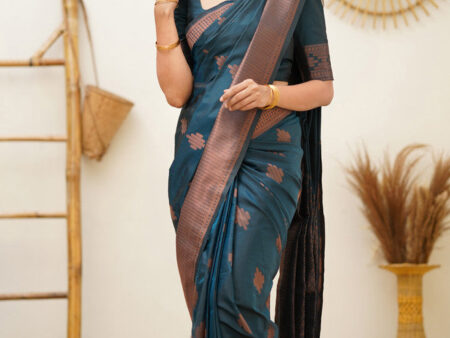 Beleaguer Rama Soft Silk Saree With Dissemble Blouse Piece