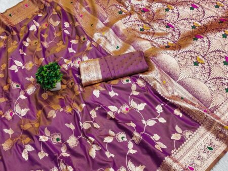 Admirable Purple Pure Zari Weaving Banarasi Silk Saree With Pleasant Blouse Piece